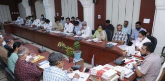 गंभीर कोविड मरीजों को नियमित रूप से फोन कर रहे हैं जिला कलेक्टर नमित मेहता