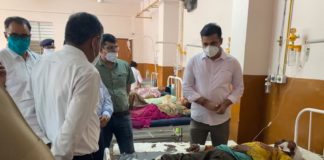 घायलों से मिलने अस्पताल पहुंचे जिला कलक्टर व पुलिस अधीक्षक, उपचार व्यवस्था का लिया जायजा