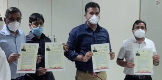 कोरोना से जीती जंग कही हम हार ना जाए‘ पेम्फलेट का विमोचन : जिला कलेक्टर डॉ जितेंद्र कुमार सोनी ने किया विमोचन