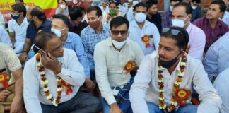 नर्सेज का राज्यस्तरीय चरण बंद आंदोलन शुरू: आज हुए धरने से सरकार को 1 माह की मोहलत