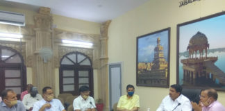 अल्पसंख्यक मामलात मंत्री ने ली विशेष गिरदावरी के संबंध में बैठक