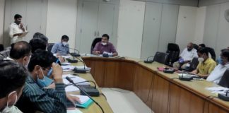 स्कूल और खेल मैदान के ऊपर से हटेंगी हाईटेंशन लाइन : जिला कलक्टर डाॅ. जितेन्द्र कुमार सोनी ने साप्ताहिक समीक्षा बैठक में दिए निर्देश