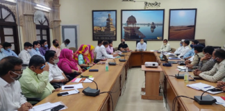 जिला कलक्टर आशीष मोदी ने ली कोविड समीक्षा बैठक: न्यू गाइडलाइन की पालना कराने हेतु अधिकारियों को दिए निर्देश