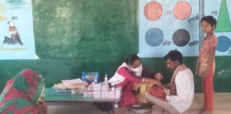 एक साथ चला बच्चों व बड़ों का टीकाकरण बड़ों को लगी कोविड वैक्सीन तो बच्चों को 12 बीमारियों से किया प्रतिरक्षित 45 प्लस जनसंख्या में बढ़ा टीकाकरण रुझान