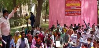 गाँधी पार्क में सत्याग्रह करके नर्सेज ने किया गांधीवादी आंदोलन का आगाज