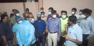 मेडिकल कॉलेज का पहला ऑक्सीजन जेनरेशन प्लांट प्रारंभ जिला कलेक्टर ने देर रात बटन दबा कर चालू किया प्लांट