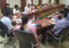गाइडलाइन अनुपालना में किसी स्तर पर नहीं बरतें ढिलाई जिला कलक्टर ने बैठक और वीडियो कान्फ्रेंसिंग के माध्यम से की समीक्षा