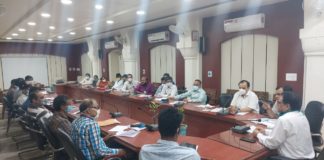 डोर टु डोर सर्वे और वैक्सीनेशन की प्रगति समीक्षा बैठक आयोजित