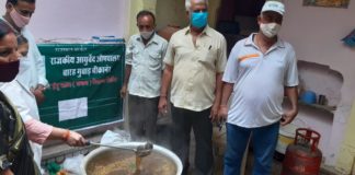 पाँचवे चरण में आयुर्वेद विभाग की मदद से विप्र फाउंडेशन ने बारहगुवाड़ क्षेत्र में घर घर किया काढ़ा वितरण