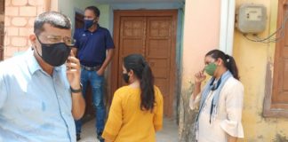 झोलाछाप डाॅक्टरों के खिलाफ कार्यवाही जारी टीम आने की सूचना पर ताला लगाकर हो गए गायब