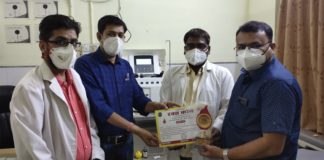 बीकानेर ब्लड सेवा समिति के सुमित शर्मा, मनीष सक्सेना और ब्लड बैंक के राजेश ने दिया प्लाज्मा दान।
