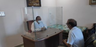 समन्वय की कमी के कारण मरीजों को ना हो परेशानी ऊर्जा मंत्री ने मेडिकल कॉलेज प्राचार्य के साथ ली आपात बैठक