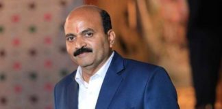 सहायक लेखाधिकारी प्रथम उमाशंकर पुरोहित ने की पेड़ कोविड वैक्सीन लगाने की घोषणा : परिवार के अतिरिक्त तीन अन्य व्यक्तियों के कोविड वैक्सीन का उठाएंगे खर्च