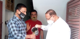 ऊर्जा मंत्री डॉ. कल्ला ने डोर टु डोर वितरित किया आयुर्वेदिक काढ़ा