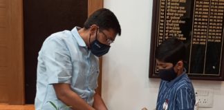 सातवीं कक्षा के फरहान ने जिला कलक्टर को सौंपा अपना गुल्लक युवाओं के कोविड वैक्सीनेशन के लिए खोले गए एकाउंट में होगा जमा