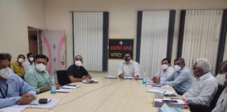 विद्युत आपूर्ति सुचारू बनाए रखने के लिए अस्पतालों में पावर बैकअप व्यवस्था बनाएं रखने के निर्देश टिनशेड, छप्पर, पुरानी जर्जर इमारतें आदि स्थानों पर सुरक्षा की दृष्टि से आमजन रहे सचेत संभावित तूफान तौकते को देखते हुए जिला स्तरीय अधिकारियों की ली बैठक