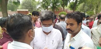 एनआरएचएम कार्मिकों ने मंत्री मंडल को सौंपा ज्ञापन
