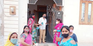 विफा का मास्क एवं सेनेटाइजर वितरण अभियान निरंतर जारी,आज पारीक चौक सहित आस-पास क्षेत्रो में हुआ वितरण