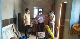 कियां है आप लोगां रो स्वास्थ्य, आपरे लाडेसर रो पूरो ध्यान राखो….. जिला कलक्टर डाॅ. जितेन्द्र कुमार सोनी पहुंचे खींवसर उपखण्ड क्षेत्र के गांवों में