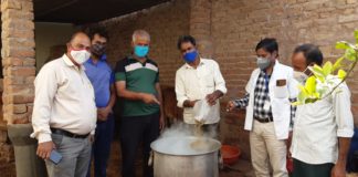 आयुर्वेदिक विभाग के सहयोग से विप्र फाउंडेशन द्वारा काढ़े का वितरण अभियान निरंतर जारी,जीवणनाथ जी बगेची के पीछे,जम्भेश्वर नगर के आस-पास क्षेत्रो में हुआ वितरण