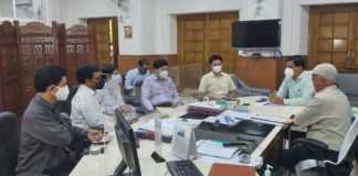 संभागीय आयुक्त ने मानवाधिकार आयोग अध्यक्ष के निर्देशानुसार कोरोना की सम्भावित तीसरी वेव की तैयारियों के लिए बैठक ली