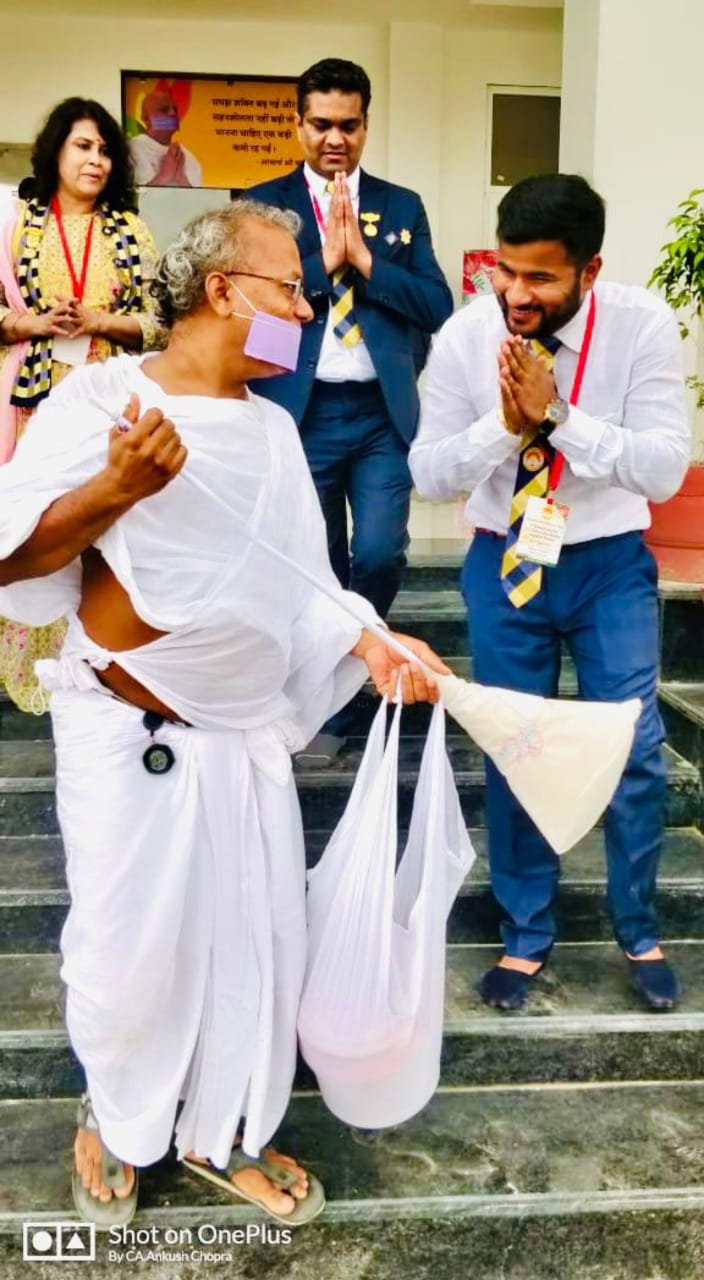 आचार्य महाश्रमण जी आशीर्वाद प्राप्त कर तेरापंथ प्रोफेशनल फोरम ने संगठन कार्यों की प्रगति कि जानकारी दी