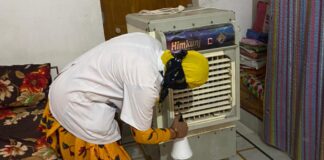 अष्टमी के दिन महिला स्वास्थ्यकर्मियों ने किया मच्छर रूपी दानवों पर प्रहार : मच्छरों की 1,138 फैक्ट्रियां बंद