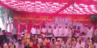 प्रशासन गांवों के संग अभियानः खारिया मलिनाथ में 167 परिवारों को आवासीय पट्टे किए जारी