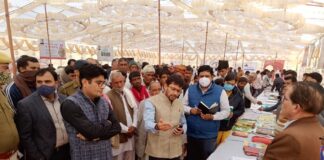 जिला कलक्टर ने किया खारड़ा और गारबेदसर शिविर का निरीक्षण