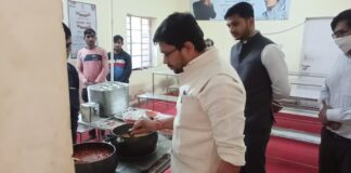 जिला कलक्टर ने इंदिरा रसोई का किया औचक निरीक्षण