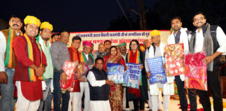 मस्त मंडल सेवा संस्थान व लूणकरण सरोज देवी सामसुखा चैरिटेबल ट्रस्ट की ओर से पूर्व प्रधानमंत्री वाजपेयी के जन्मदिवस की पूर्व संध्या पर 5100 कम्बल का वितरण