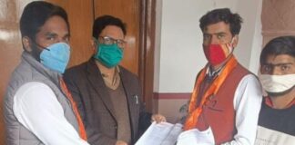 एबीवीपी कार्यकर्ताओं ने विभिन्न मांगों को लेकर सौंपा ज्ञापन