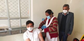 जिला कलक्टर डॉ. जितेन्द्र कुमार सोनी ने लगवाई कोरोना की प्रिकॉशन डोज