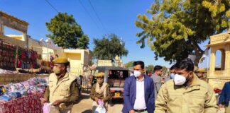 पुलिस एवं नगर परिषद की टीम ने कोविड गाईड लाईन की पालना के लिए शहर में निकाली रैली लोगों व दुकानदारों को कोविड उपयुक्त व्यवहार करने की दी सीख टीकाकरण कराने का दिया सन्देश मास्क नहीं पहनने वालों के काटे चालान