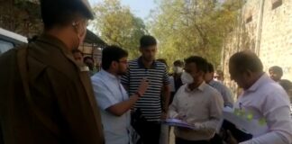 जिला कलक्टर नमित मेहता की मानवीय पहल : सड़क पर बैठे मरीज को चिरंजीवी स्वास्थ्य बीमा योजना से जुडवाने के लिए दिए निर्देश