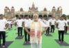 प्रधानमंत्री नरेंद्र मोदी ने मैसूर पैलेस ग्राउंड में किया योग, बोले- योग किसी व्यक्ति के लिए नहीं संपूर्ण मानवता के लिए
