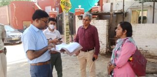 प्रशासन शहरों के संग : जिला कलक्टर ने किया शिविर का औचक निरीक्षण, प्रभावी सर्वे नहीं किए जाने पर लगाई फटकार