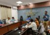 जिला कलक्टर नमित मेहता ने अधिकारियों को समीक्षा बैठक मे निर्धारित लक्ष्य के अनुरूप कार्य करने के दिए निर्देश