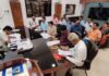 जिला कलक्टर ने बैठक लेकर बीस सूत्री कार्यक्रम क्रियान्वयन व फ्लैगशिप योजनाओं की प्रगति की समीक्षा की