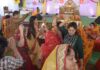 भागवत कथा में श्रीकृष्ण जन्मोत्सव में श्रद्धालुओं ने भक्ति भाव के साथ किया नृत्य