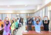 ओटीएस में प्रशिक्षणार्थियों को सिखाएं संगीतमय योग एवं ध्यान के गुर : योग से मिलती है सकारात्मक ऊर्जा- योग गुरू शर्मा
