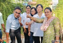 जिला कलक्टर गौरव अग्रवाल ने पौधारोपण कर दिया आगामी वर्षा ऋतु में ज़्यादा से ज़्यादा पेड़ लगाने का संदेश