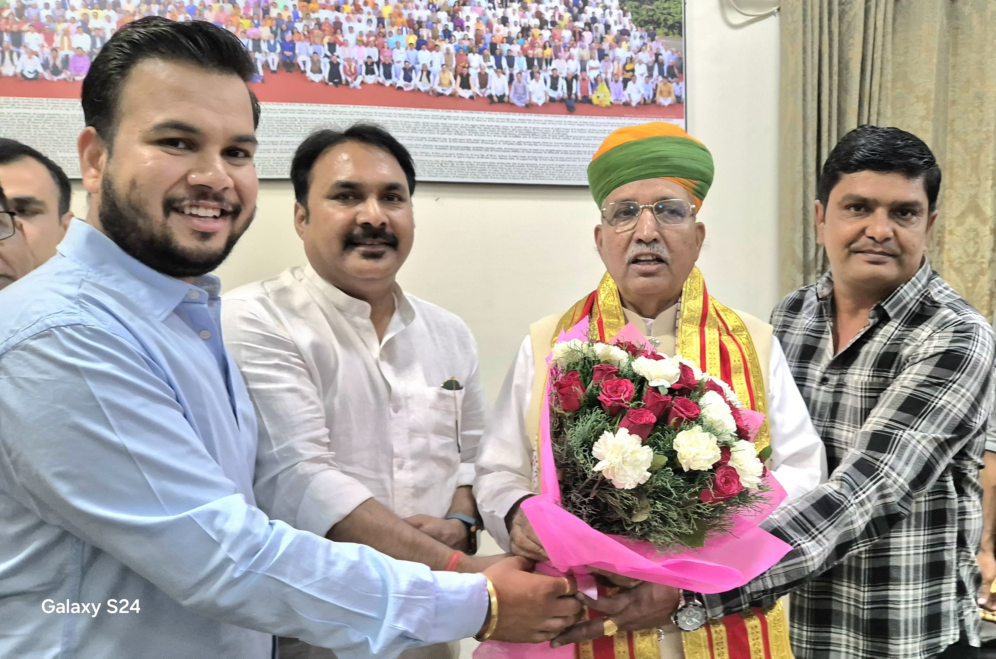कानून मंत्री बने अर्जुनराम मेघवाल दिल्ली निवास पर बीकानेर से बधाई देने वालो का लगा तांता