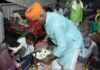 प्रधानमंत्री नरेंद्र मोदी के जन्मदिन पर विधायक जेठानंद व्यास ने असहाय लोगों को वितरित किया भोजन