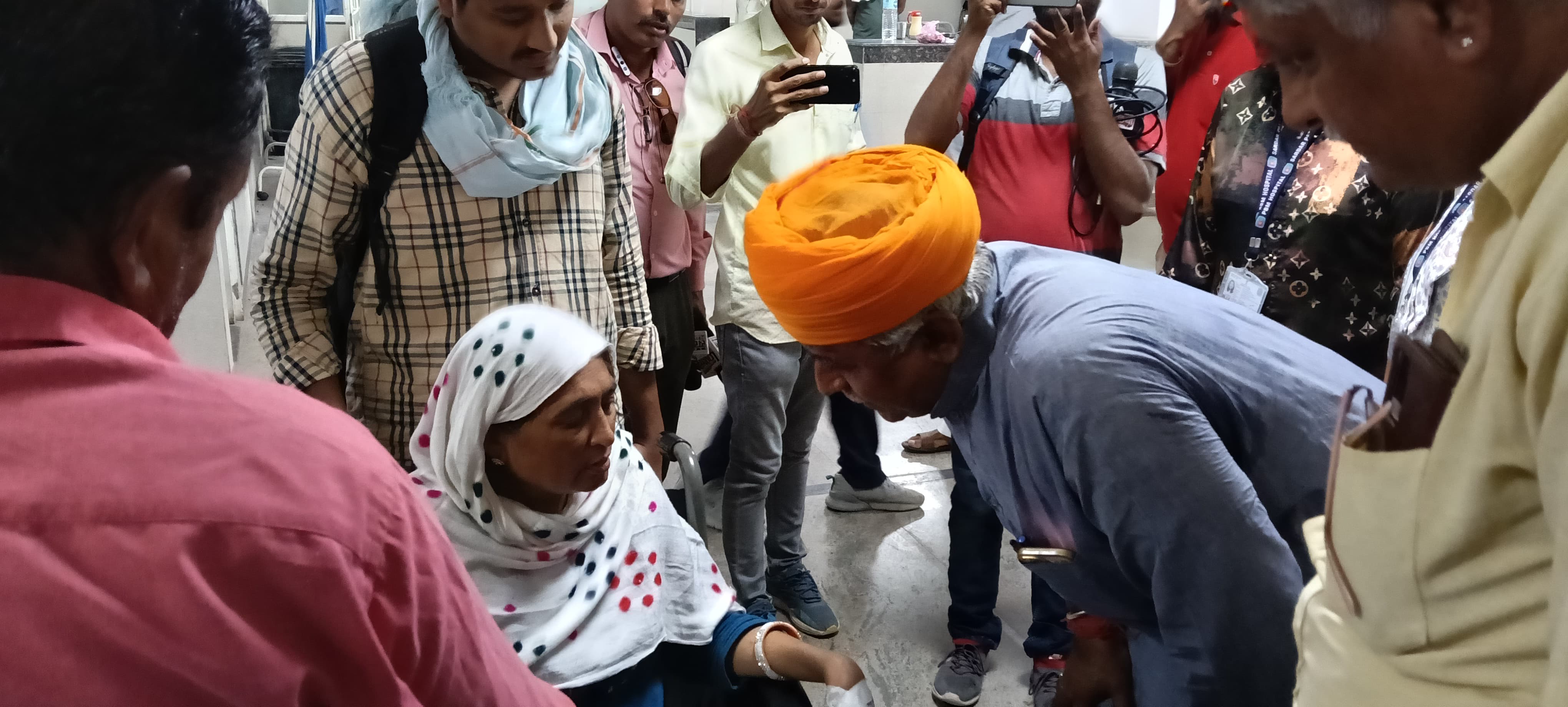 विधायक जेठानंद व्यास ने एसएसबी, ट्रोमा सेंटर और कार्डियो वैस्कुलर सेंटर का किया निरीक्षण
