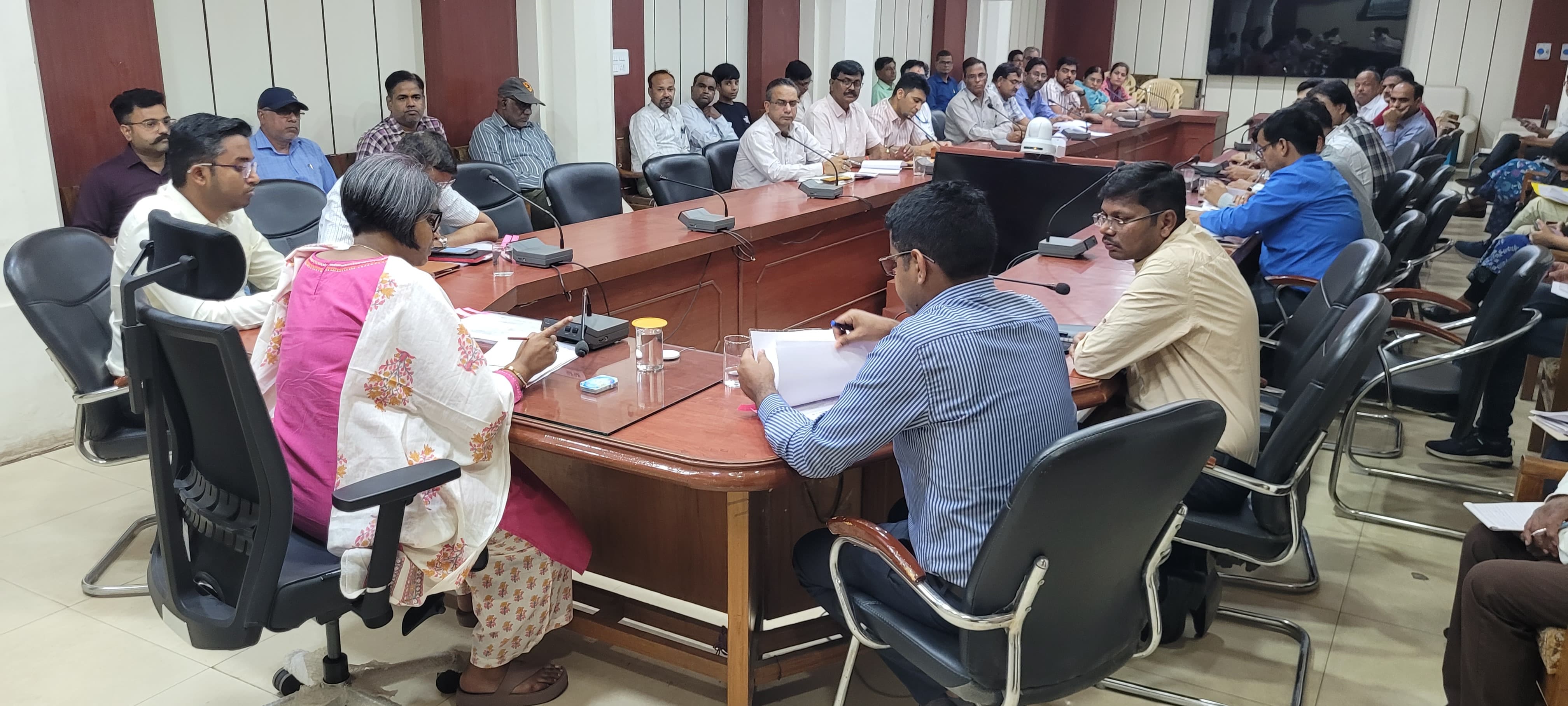 जिला कलक्टर नम्रता वृष्णि ने ली अधिकारियों की बैठक : लू और तापघात के मद्देनजर आवश्यक व्यवस्थाएं सुनिश्चित करने के दिए निर्देश