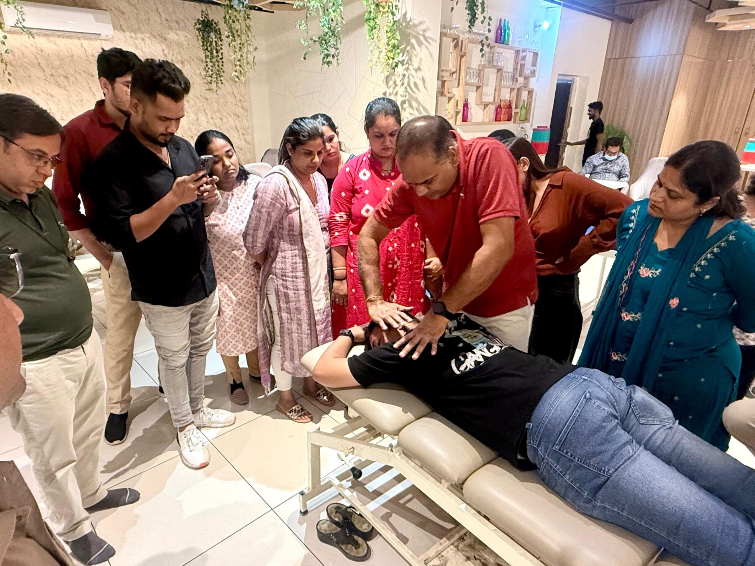 स्पाइनल और जोड़ों की देखभाल पर केंद्रित फिजियोथेरेपी कार्यशाला सम्पन्न : डॉ.शैलेंद्र मेहता ने दिया प्रशिक्षण