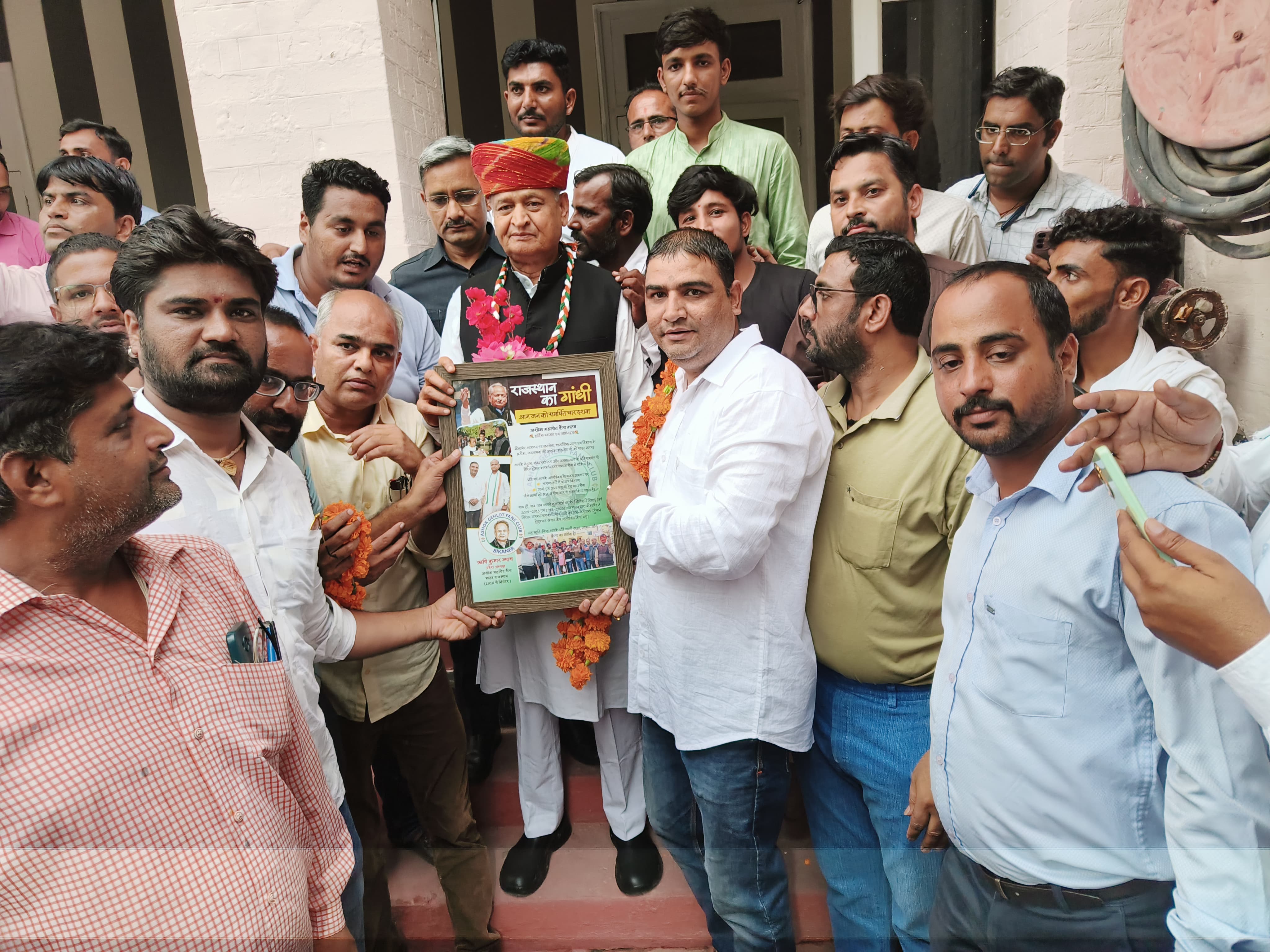 अशोक गहलोत फैंस क्लब ने किया पूर्व मुख्यमंत्री अशोक गहलोत का अभिनंदन