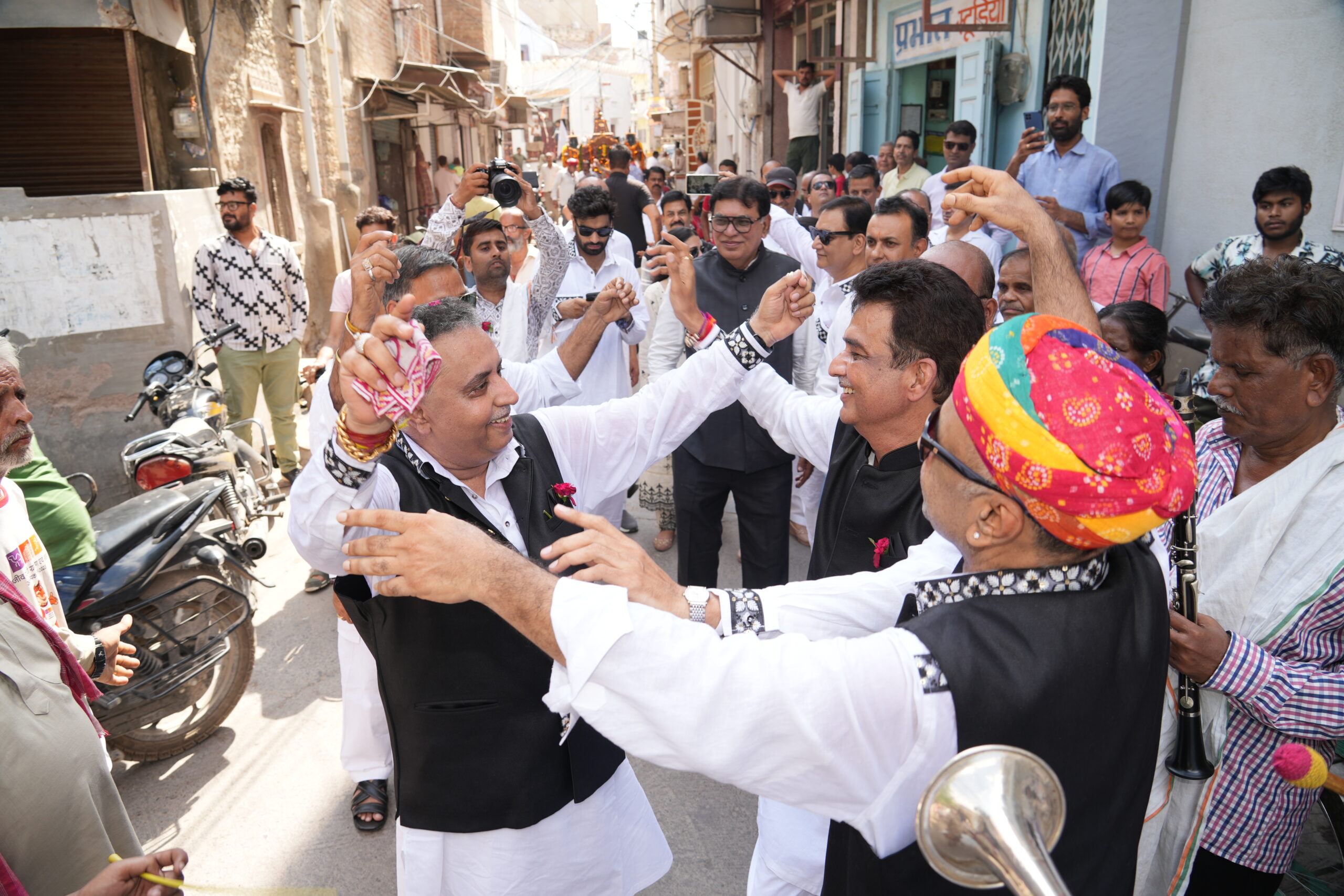 बीकानेर ब्राह्मण स्वर्णकार सेवा ट्रस्ट का 41वां संकल्प सेवा रथ हुआ रवाना