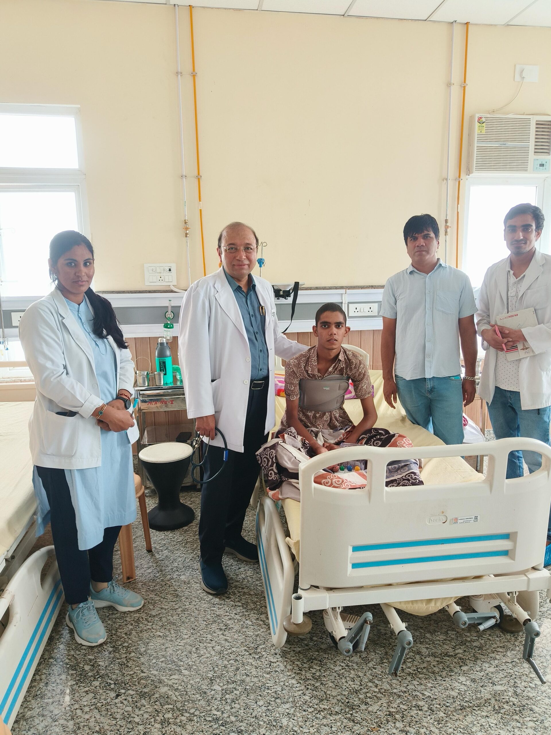 उपलब्धि पीबीएम अस्पताल : डॉ. संदीप गुप्ता ने 14 वर्षीय बच्चे के सीने मे कैंसर गांठ का किया जटिल एवं सफल ऑपरेशन